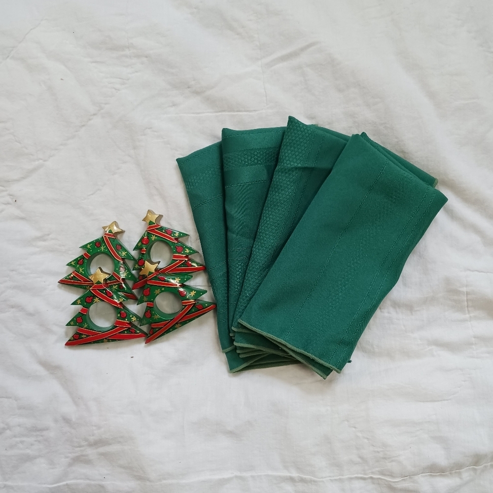 4  Christmas Tree Napkin Rings Plastic W/ 4‎ Green Cloth Napkins Holiday